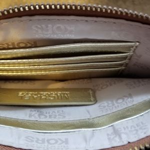 Michael Kors Bags - BNWOT Michael Kors Wristlet Michael Kors Bags - BNWOT Michael Kors Wristlet